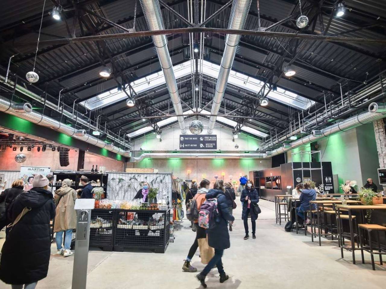 Wagenhallen Stuttgart: Kunstkaufhaus lädt wieder zum vorweihnachtlichen Shoppen ein